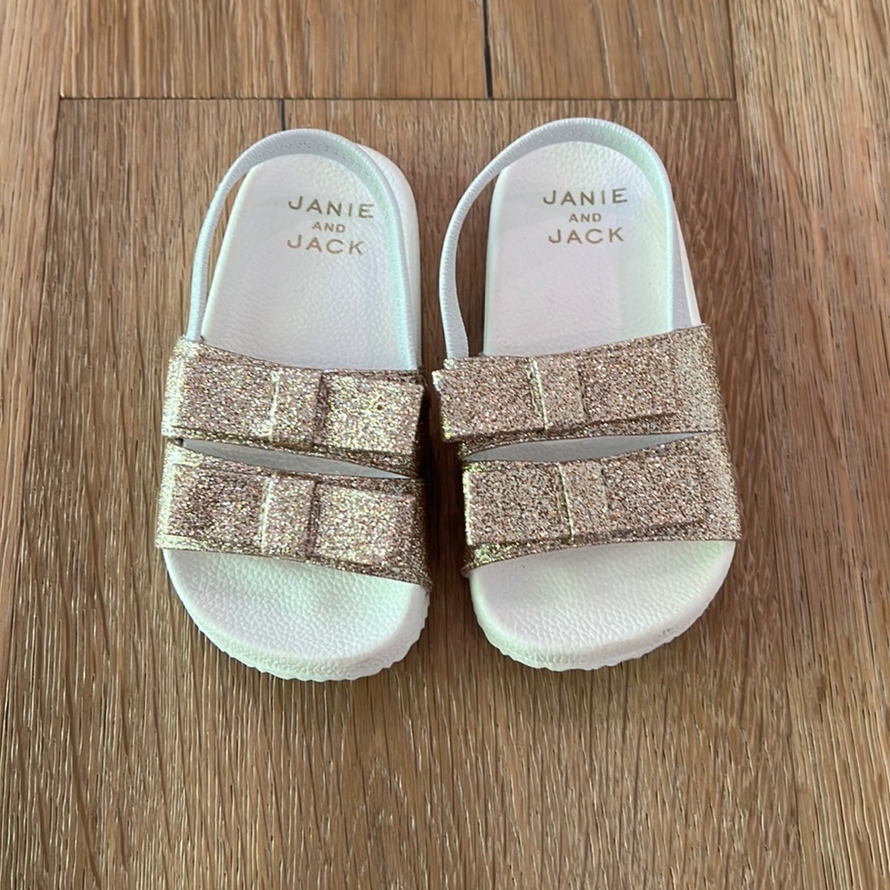 Janie and Jack gold glitter bow pool slide size 6 Never worn!